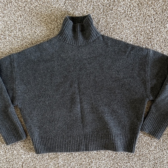 Zara Dark Gray Turtleneck Sweater - Picture 1 of 3